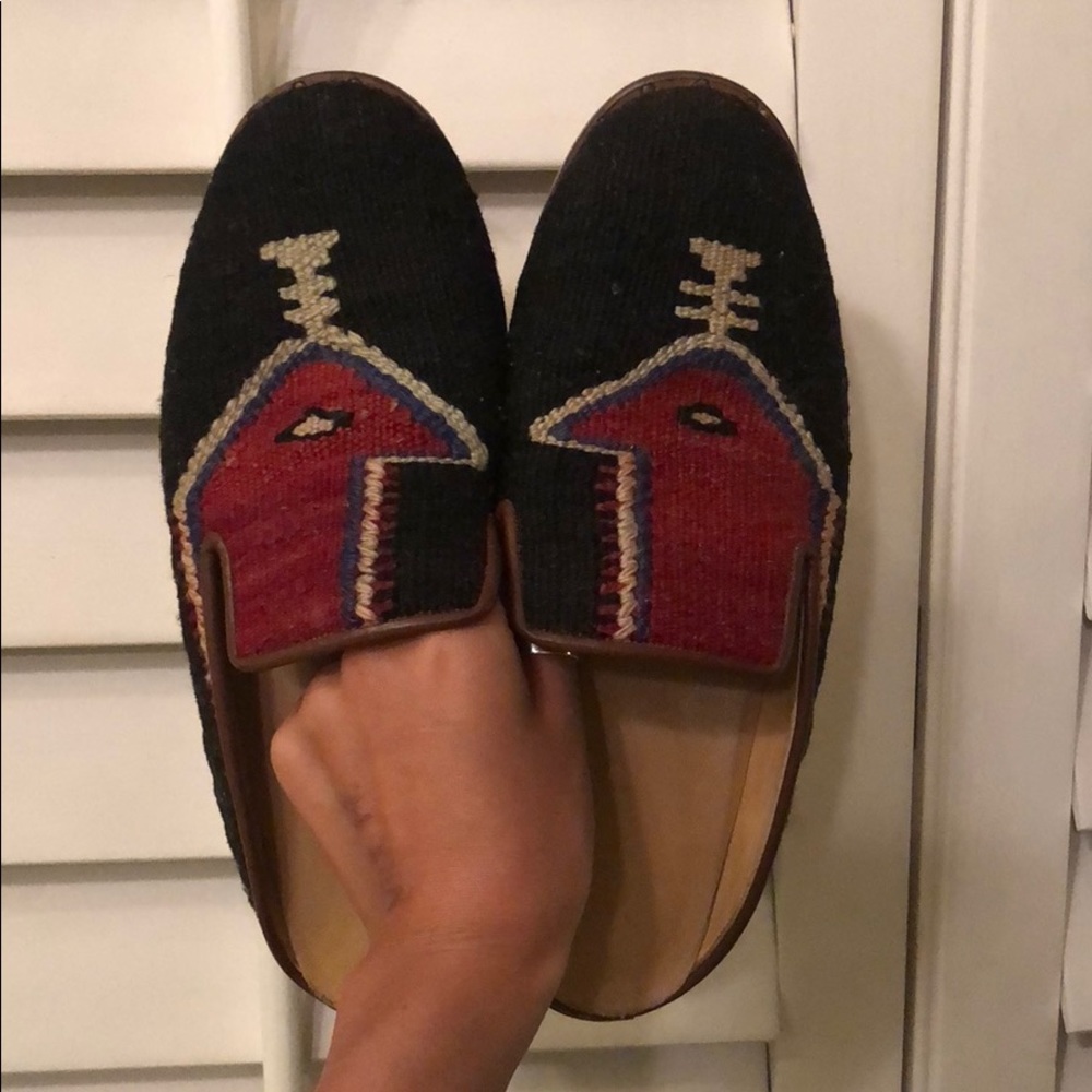 Vintage embroidered loafers